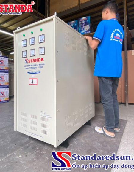 biến áp cách ly standa 150KVA dải 380V-220V-200V chính hãng mặt nghiêng của máy