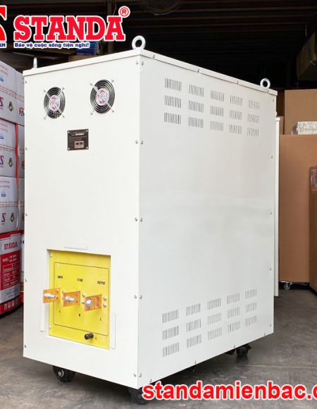 ổn áp Standa 400KVA dải 304V - 420V mặt sau của máy